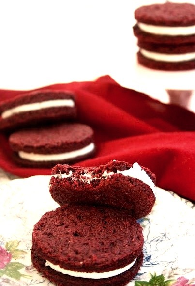 Red Velvet Oreo-Type Biscuits. 