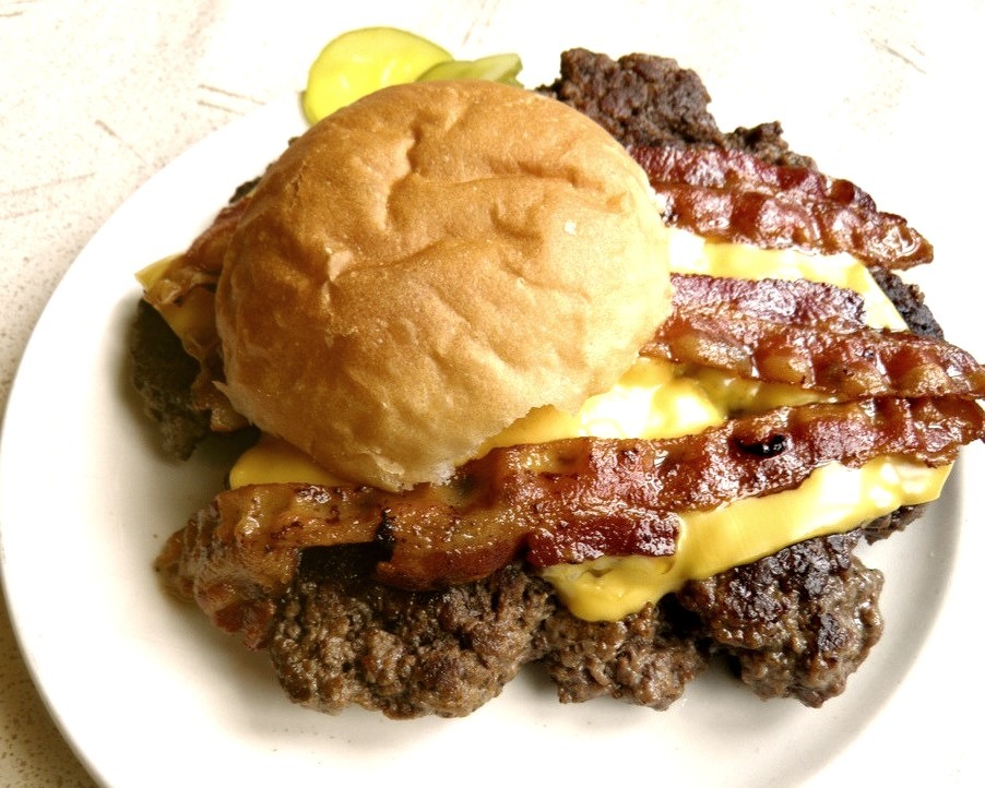 The Bacon and Cheese Gunderburger (by rabidscottsman)
