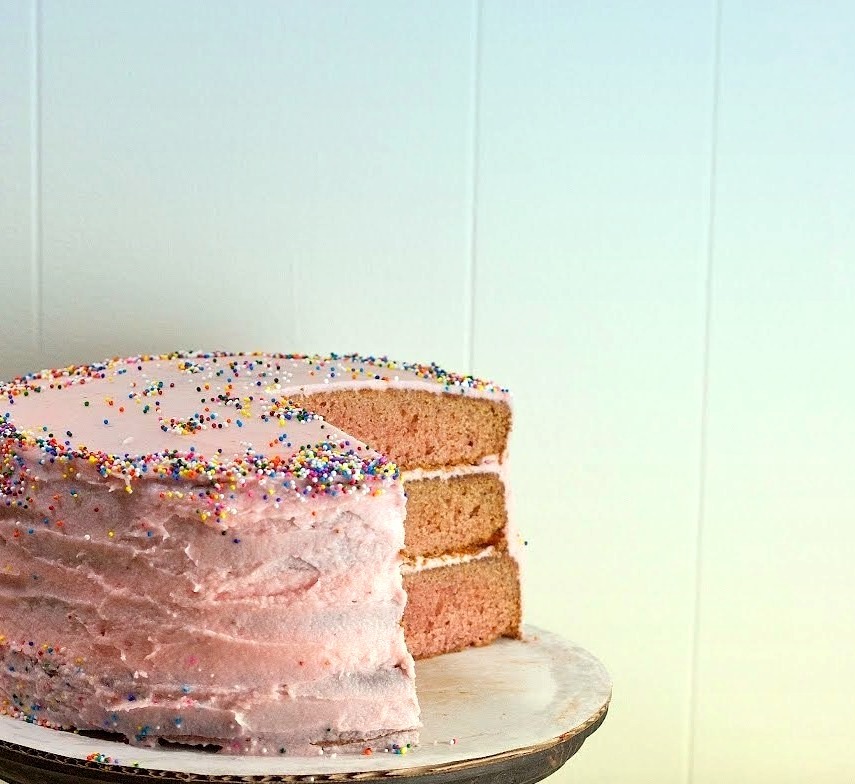 Recipe: Strawberry Cake with Strawberry Buttercream Frosting