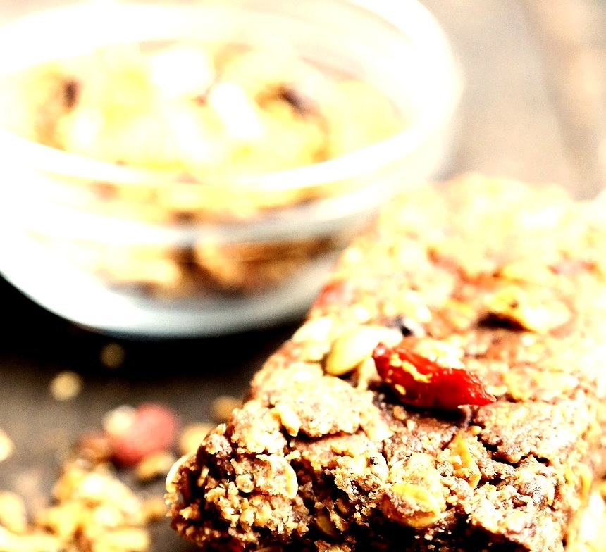 (via Zesty Rainbow Granola and Bars with Energising Seeds and Nuts Divine Healthy Food)