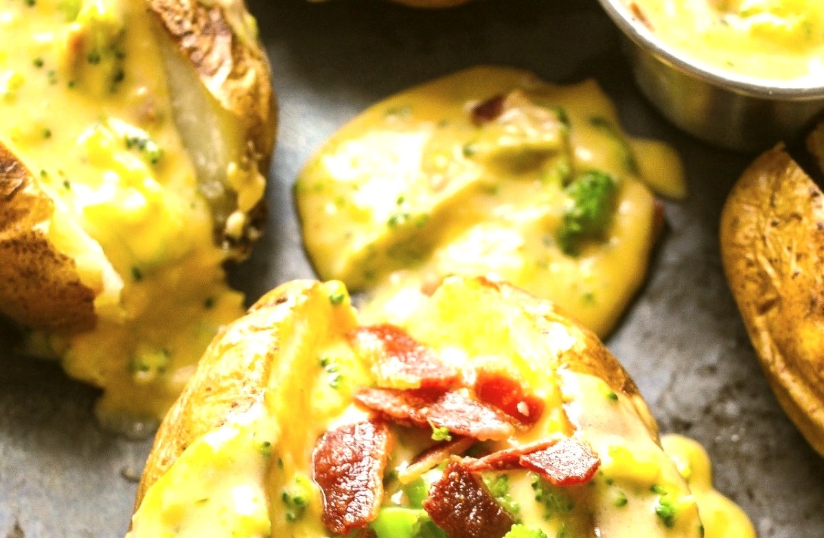 baked potatoes with loaded broccoli bacon cheese sauce Really nice recipes. Every hour.Show me what you cooked!